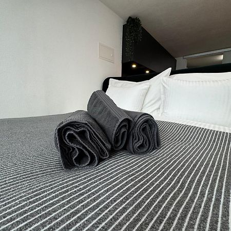 Appartement Au Rez-De-Chaussee En Vieille Ville De 波朗特吕 外观 照片