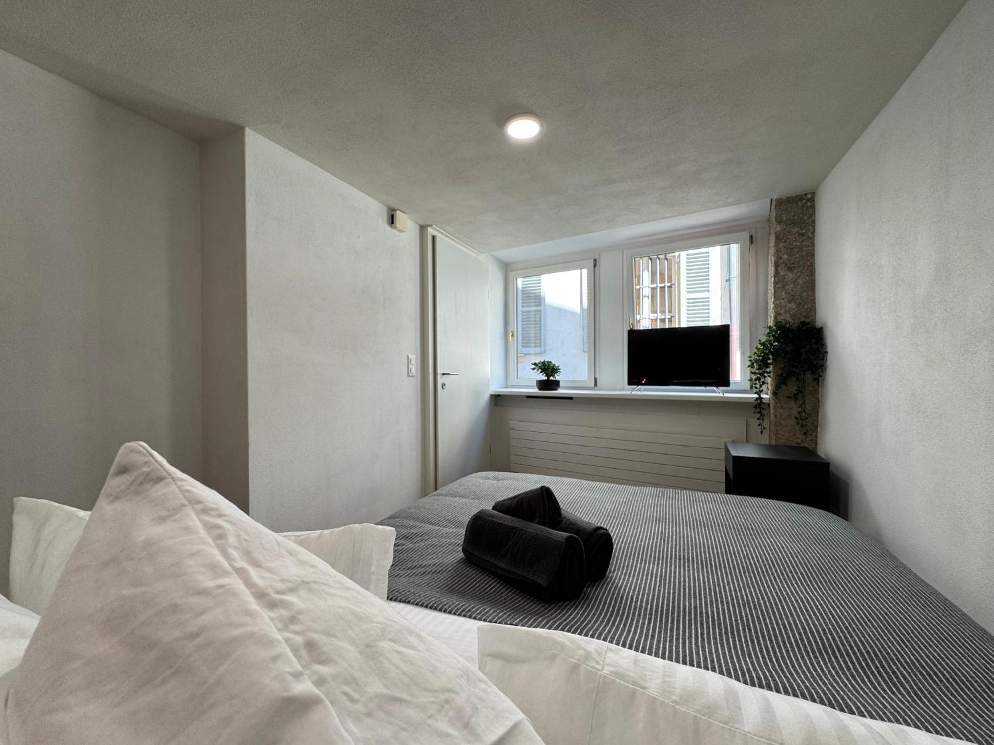 Appartement Au Rez-De-Chaussee En Vieille Ville De 波朗特吕 外观 照片